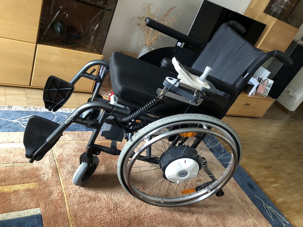 Faszinierend Rollstuhl Mit Elektroantrieb Ebenbild