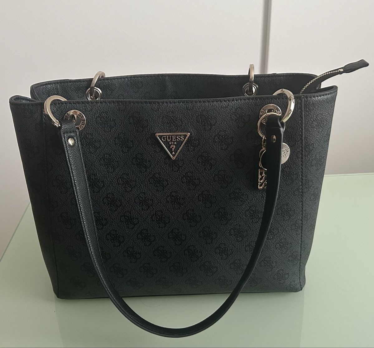 Guess Borse da donna: Handtasche Guess schwarz  – Usato da Reinach AG venduto da TiiNA123