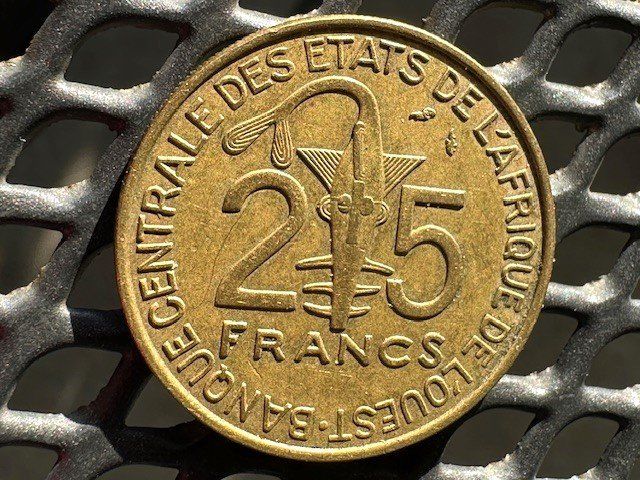 Tutti le monete: +  1980  +   CFA   Afrique Ouest – Usato da Winkel venduto da zeho 2