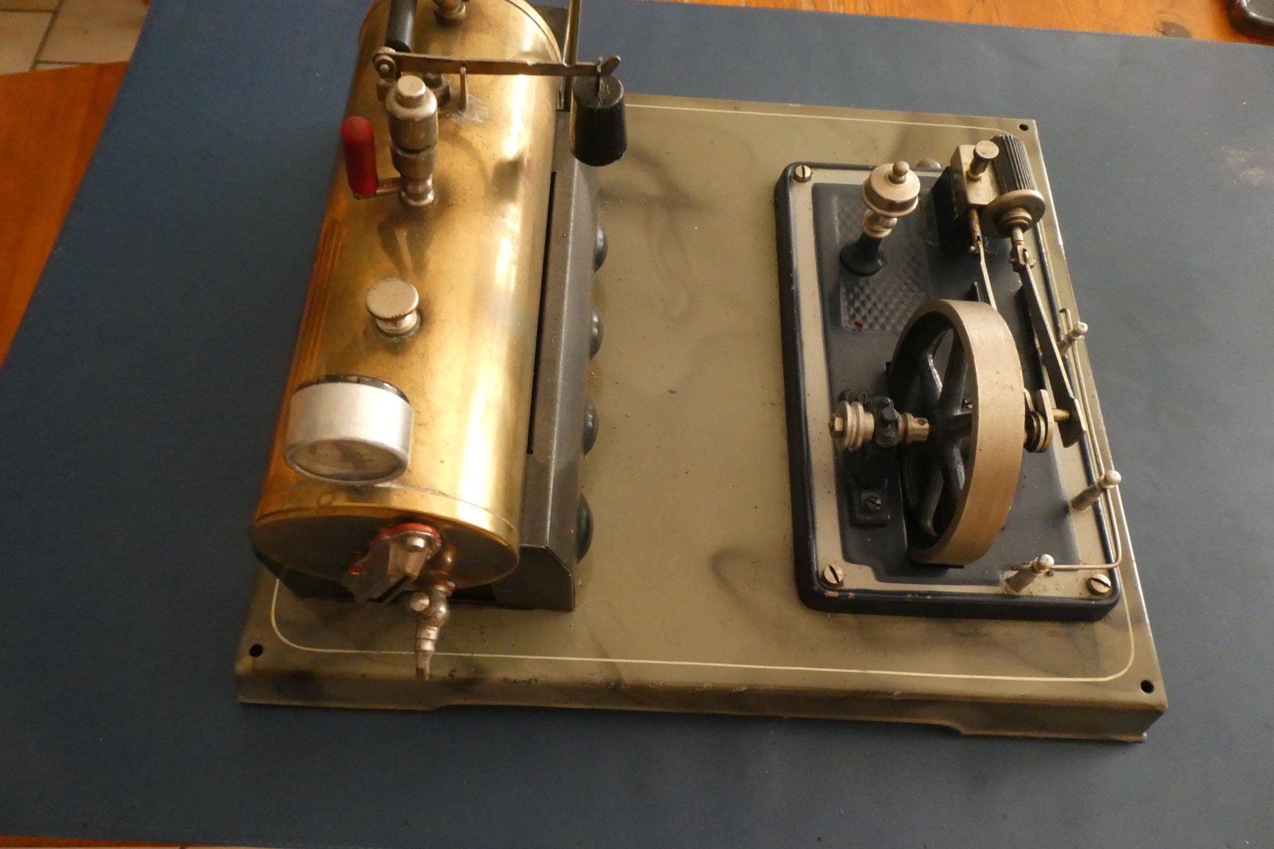 Kit di modellismo & Modellini statici: machine a vapeur ancienne – Usato da Fontaines NE venduto da monloisir 6