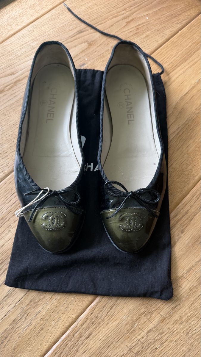 Chanel Scarpe da donna: Chanel Ballerinas size 40.5 – Usato da Kloten venduto da liu_65tx