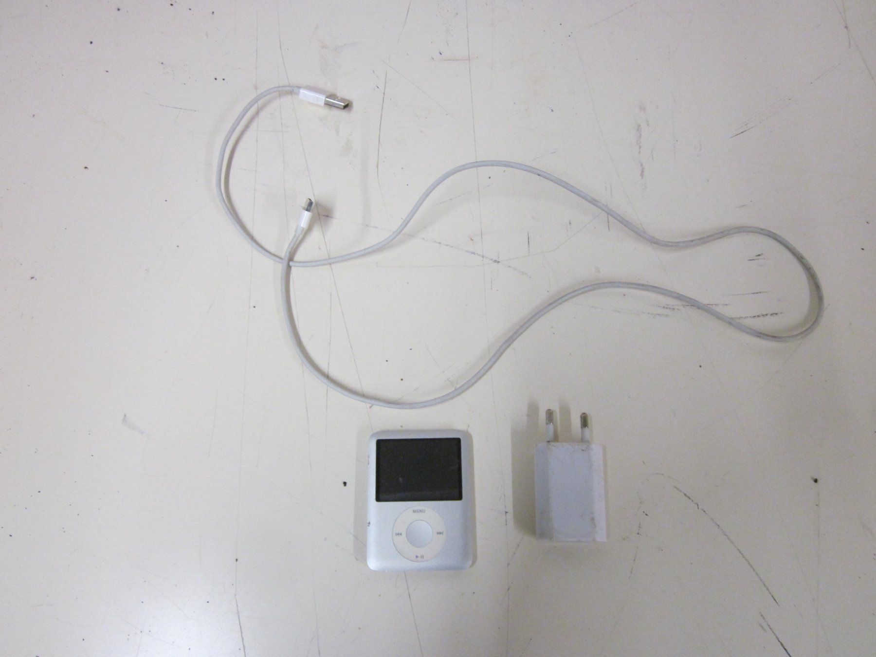 Apple Lettore multimediale portatile: I POD Nano A 1236 4GB – Difettoso da Grand-lancy venduto da kohler333
