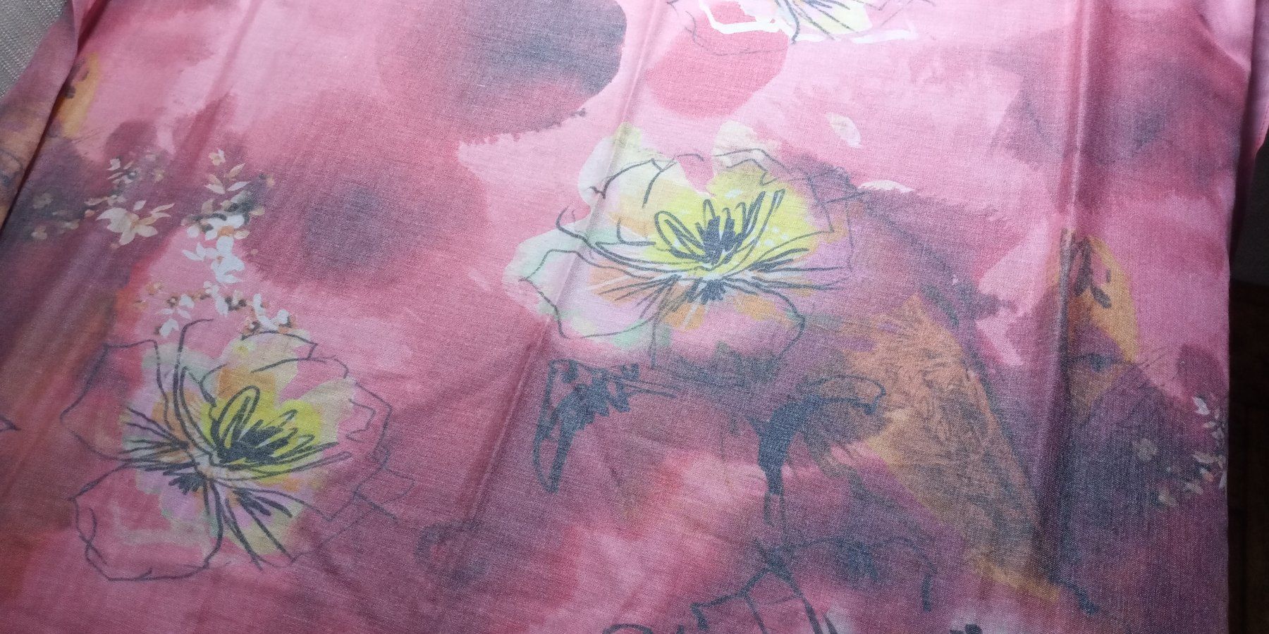 Foulard & Sciarpe: Romantischer Schal mit Blumenmuster zu Nile Odd Molly – Usato da St. Gallen venduto da Hereplaysmusic 4