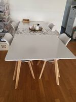 Tisch (2m) und 4 Stühle