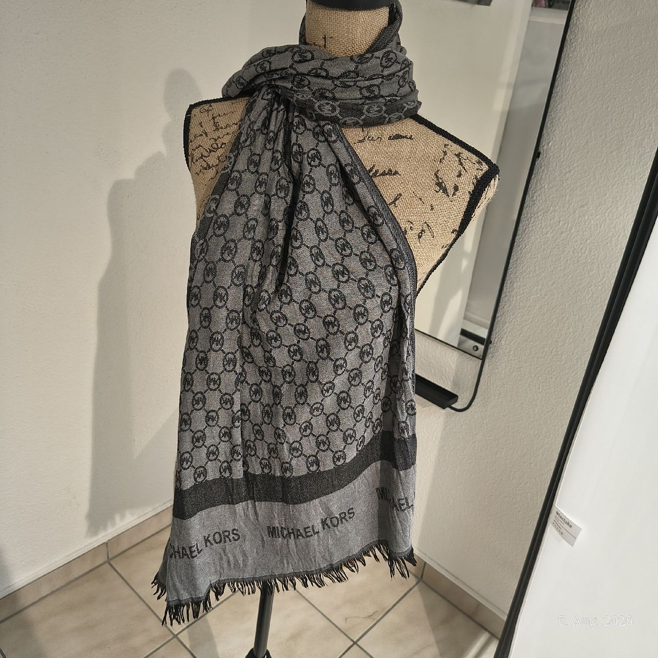 Michael Kors Foulards, Tücher & Schals: Michael Kors Schal grau M – Gebraucht aus Emmetten von SecondhandSiska 1