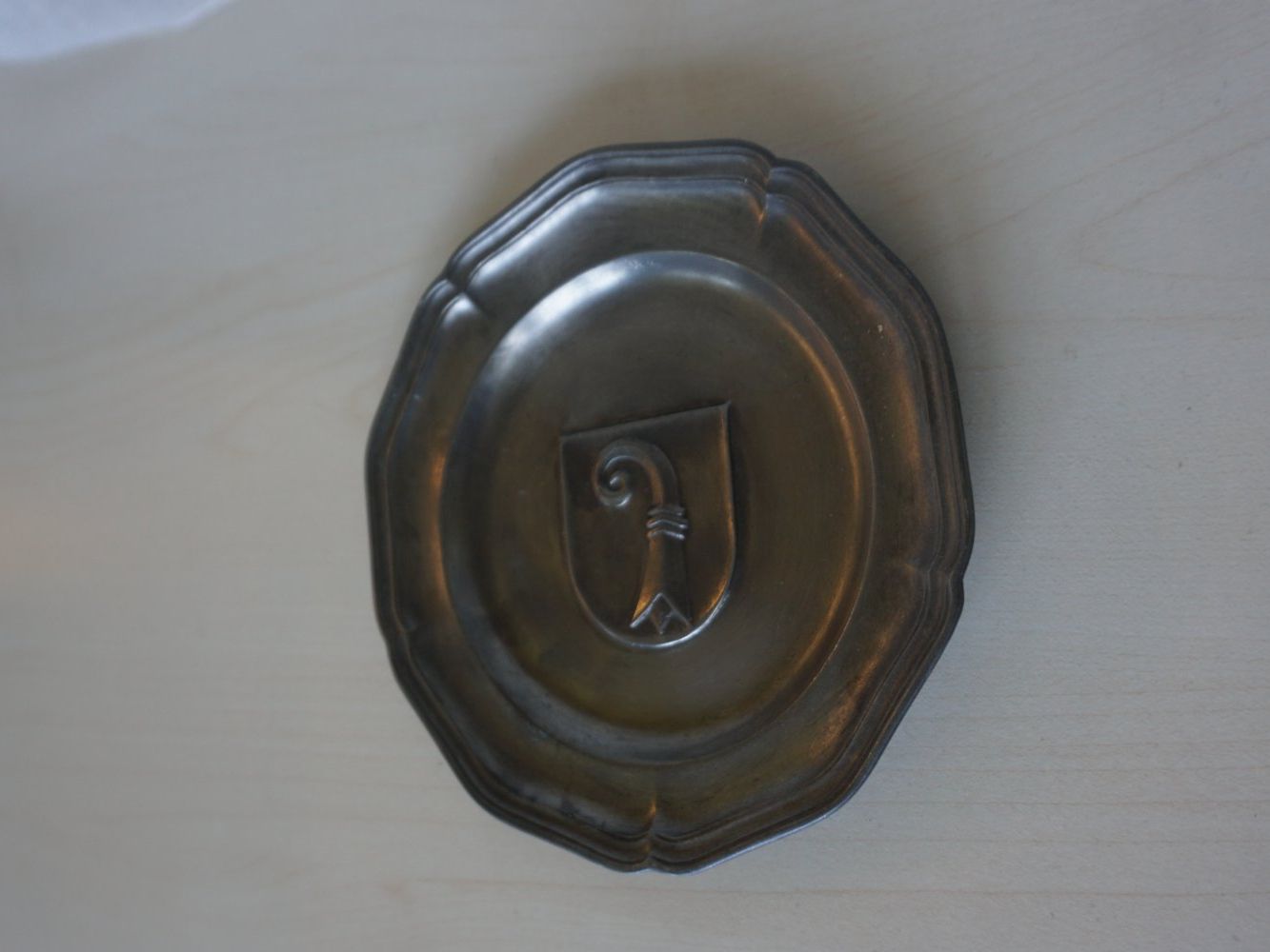 Piatti: Zinnteller mit Basler Wappen, Durchmesser 15cm – Nuovo (secondo la descrizione) da Giswil venduto da sowo60 5