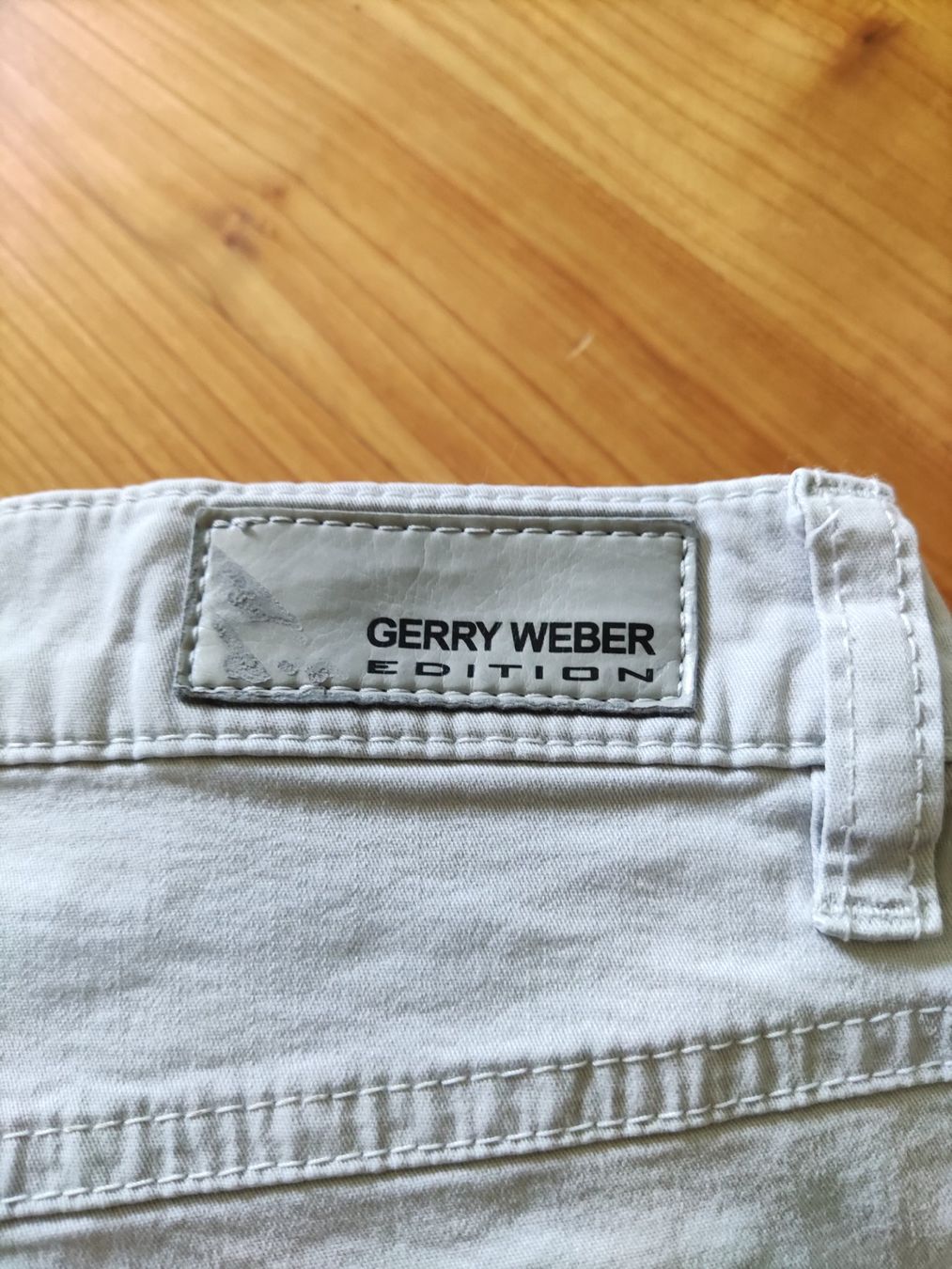 Gerry Weber Jeans: Leichte Gerry Weber Jeans / Hose hellgrau – Usato da Solothurn venduto da Csw1 1
