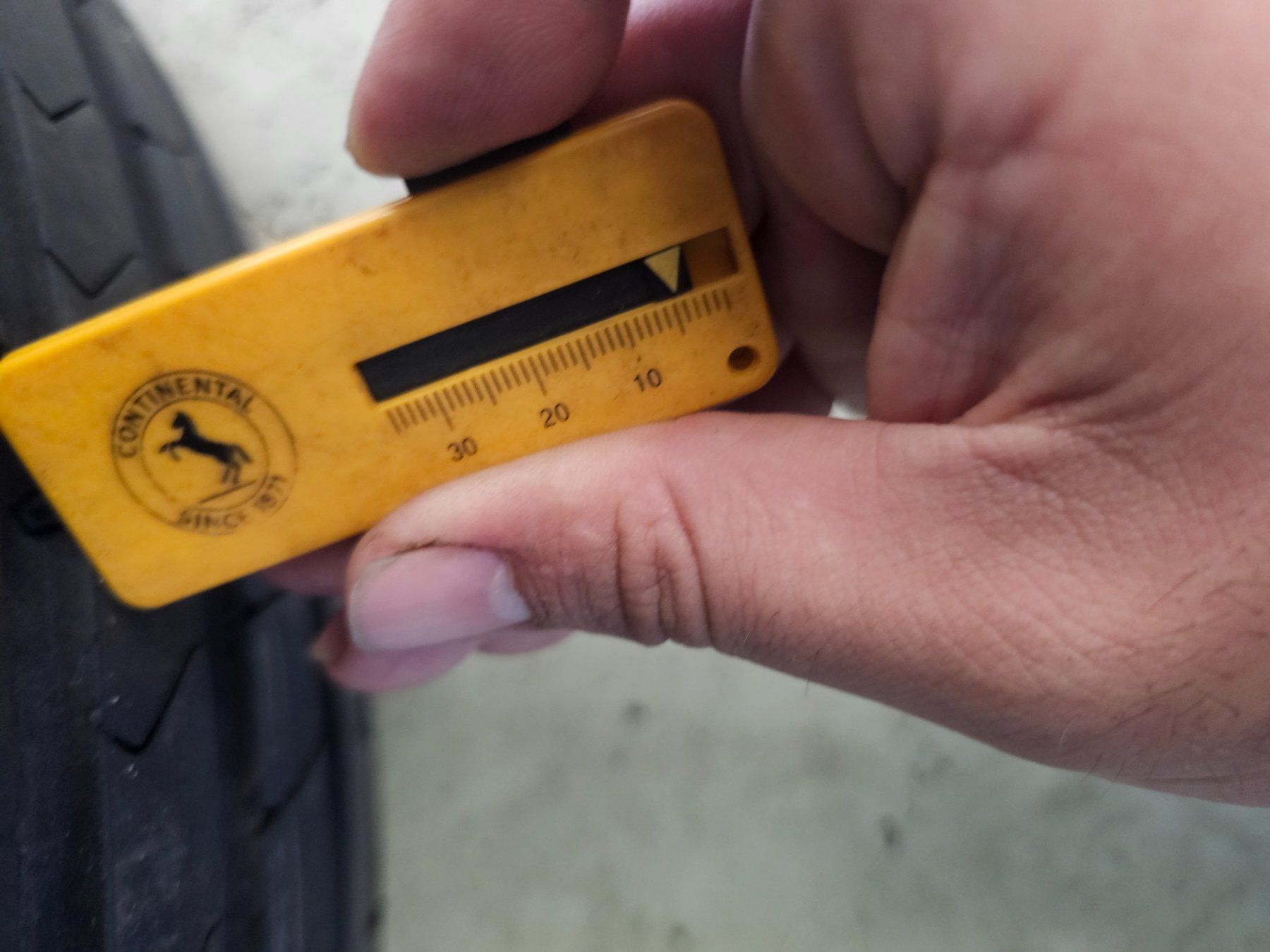 Continental Pneumatici & Ruote complete: 225/50/17 sommerreifen – Usato da Leutwil venduto da Michael091 5