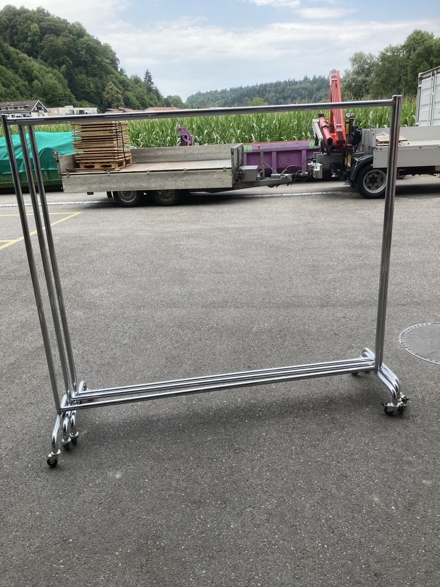 Porte manteau: Kleiderständer Metall Rollbar  – D'occasion à Uerkheim par Dealer-4813