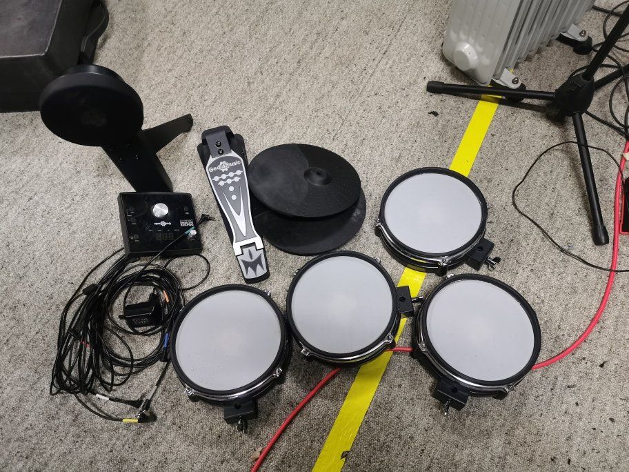 Strumenti musicali: YAMAHA DTX 502 mit ATV Pads – Nuovo (secondo la descrizione) da Erlach venduto da thermoflash 3