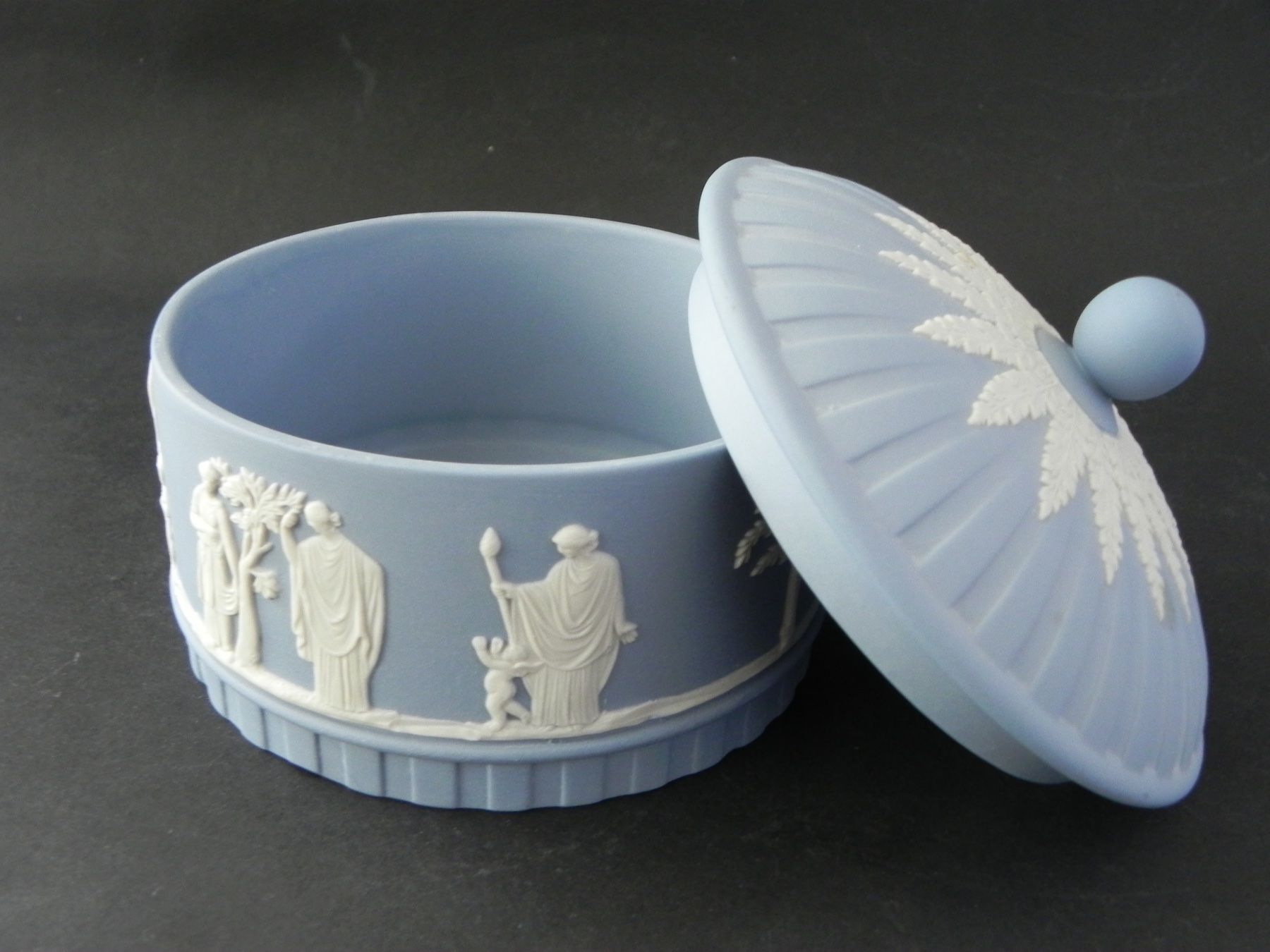 Tutte le decorazioni: Wunderschöne Dose JASPERWARE blau - Wedgwood – Nuovo (secondo la descrizione) da Zürich venduto da LodgE-21 1