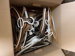 Kleiderbügel Set gemischt Holz und Kunststoff gebraucht