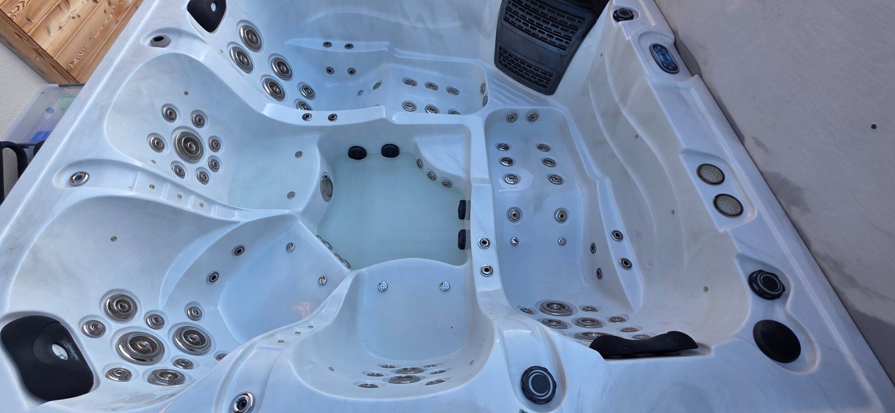 Bains à remous: Whirlpool Aussenbereich – D'occasion à Oberhofen Thun'see par Bemafa