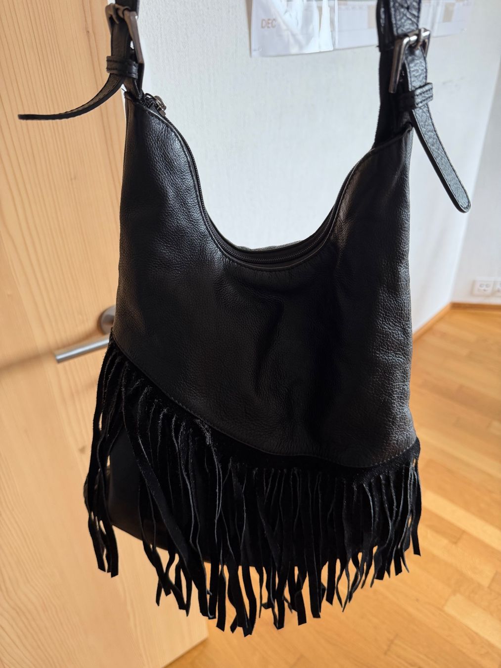 Globus Borse da donna: Schwarze Globus Ledertasche mit Fransen – Nuovo (secondo la descrizione) da Chur venduto da Caroline__ 8