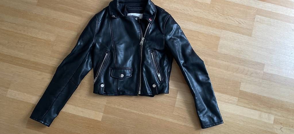 Giacche: Bershka Kunstlederjacke Schwarz - Gr S – Usato da Schliern b. Köniz venduto da tezi