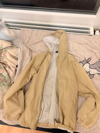 Beige Übergangsjacke mit Kapuze, ideal für den Herbst!