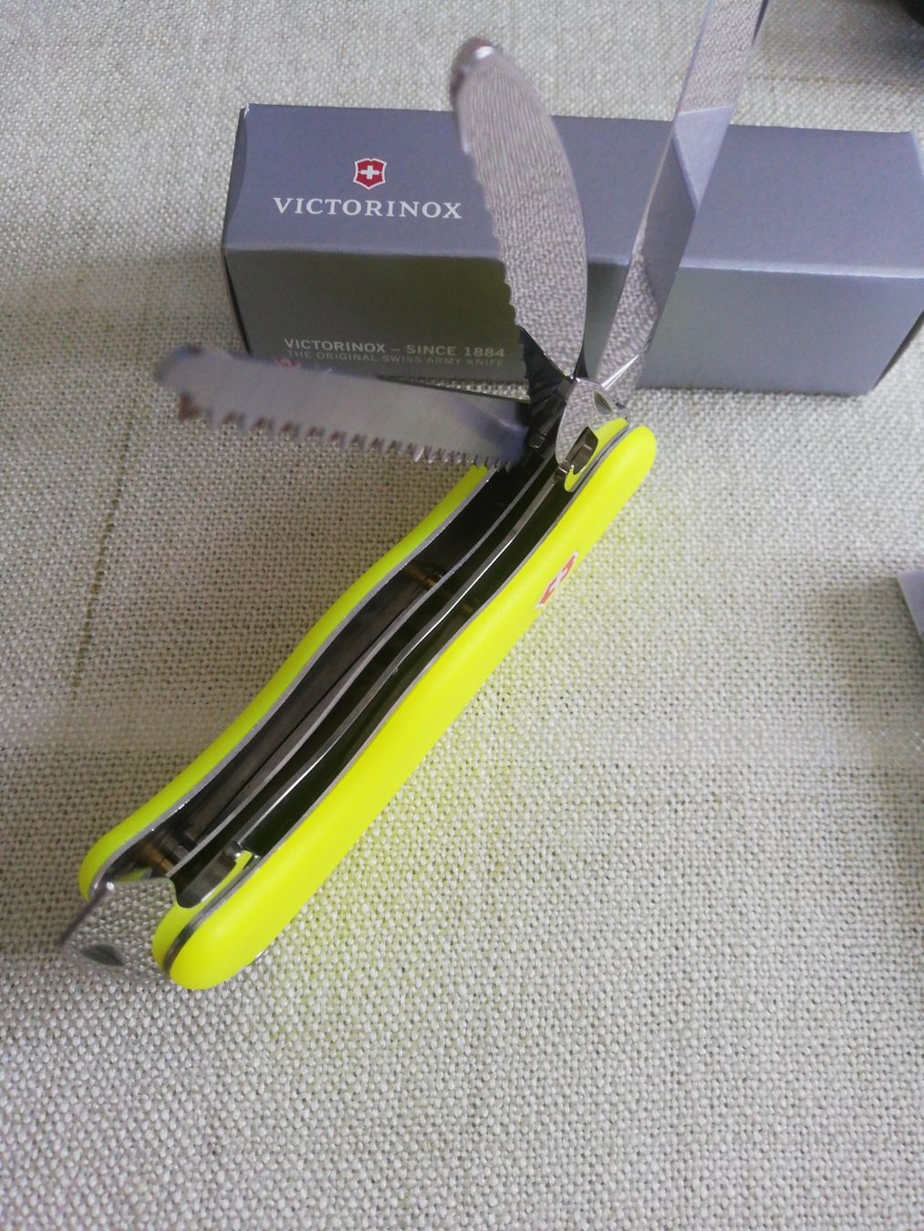 Victorinox Coltelli tascabile: Victorinox Fireman Stay Glow – Nuovo e nell'imballaggio originale da Balgach venduto da VicAlox 1