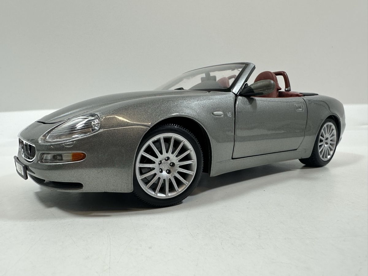 Bburago Modellini d'auto: Maserati Spyder V8 1:18, anthrazit, BBURAGO – Usato da Zofingen venduto da rf9_x2xt