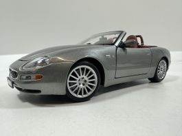Maserati Spyder V8 1:18, anthrazit, BBURAGO