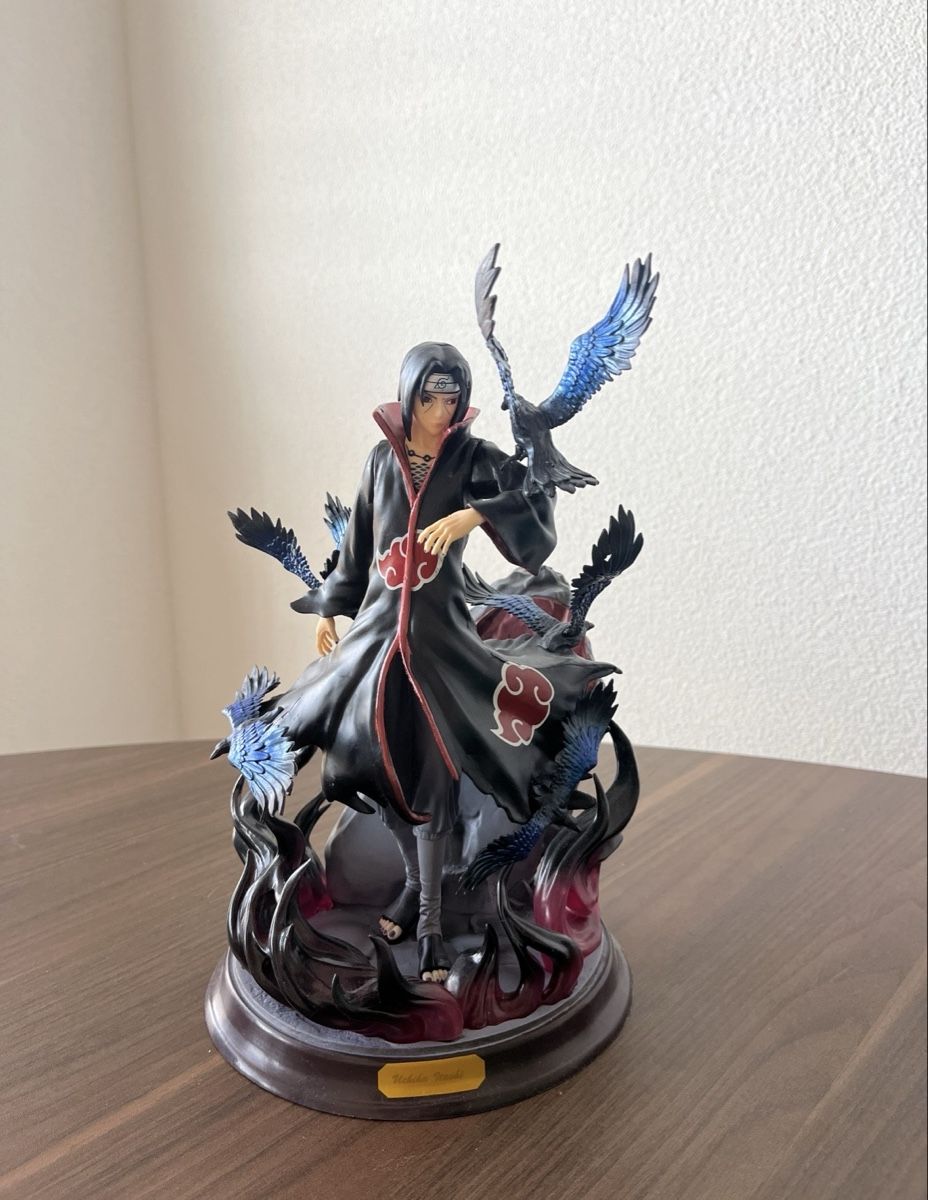 Figurines: Figur Itachi mit Raben – D'occasion à Wald ZH par vivian__