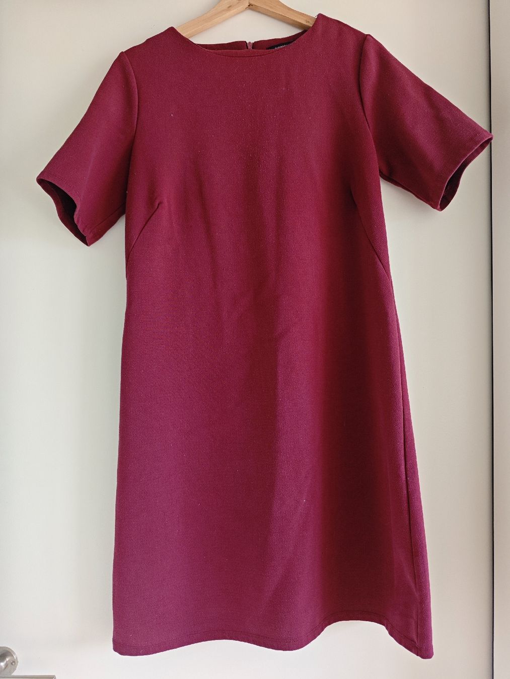 Kleider: Burgundy Dress, size 40 – Gebraucht aus Zürich von alu_dzr7