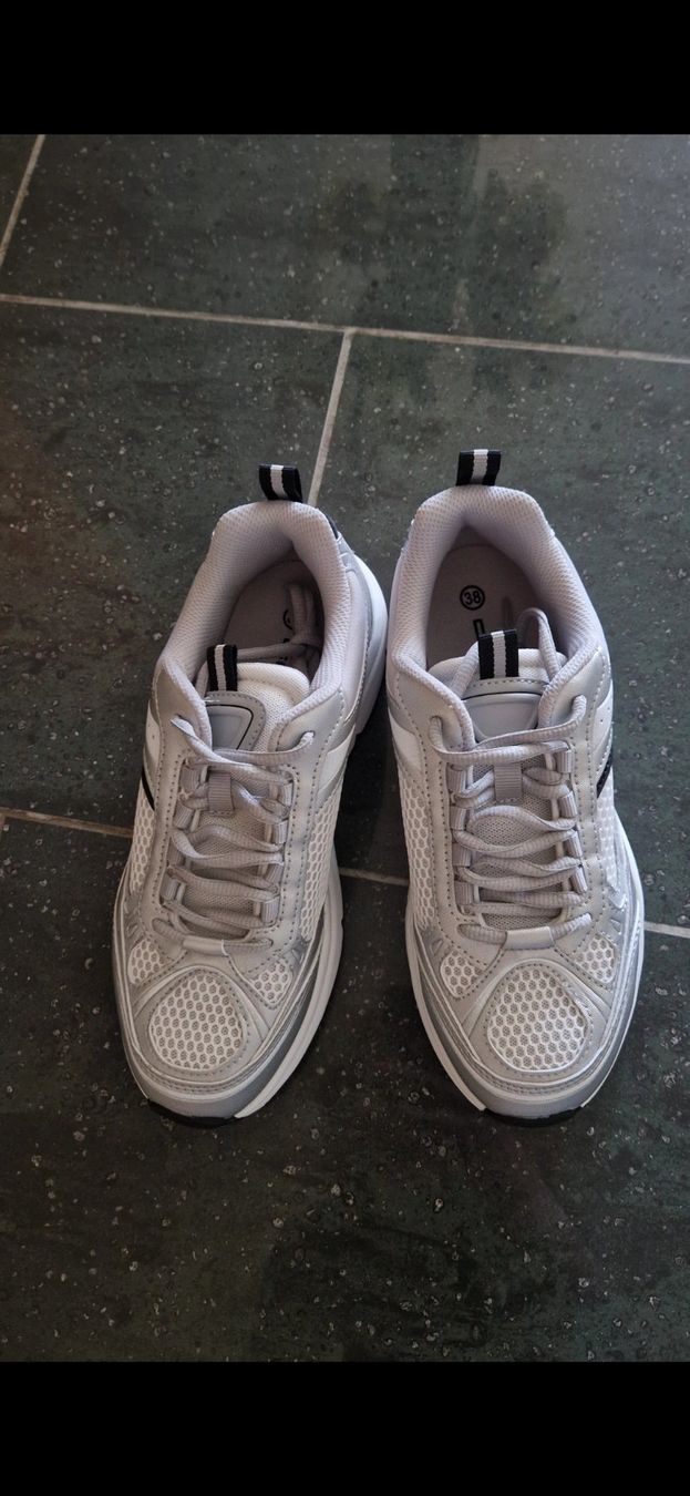 Scarpe da donna: Neue Sneakers 38 – Nuovo (secondo la descrizione) da Bubendorf venduto da ang_b829 2