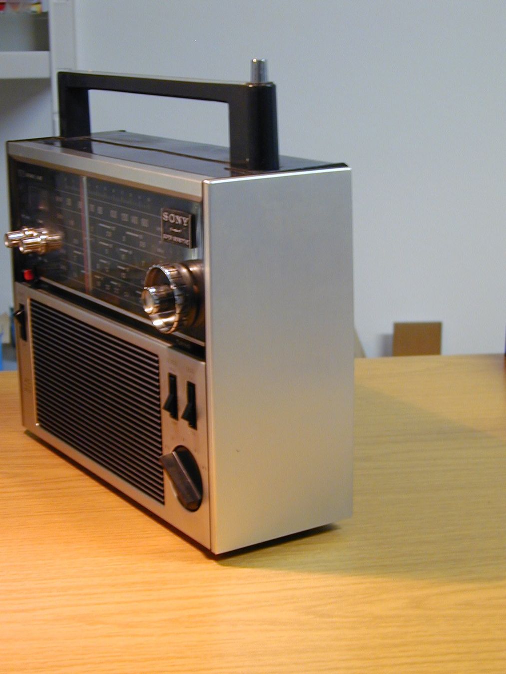 Sony Radio: SONY Weltempfänger Solid State Mod. TR 1300 SAMMLERSTÜCK – Usato da Oberursel venduto da swinger-ecki 4