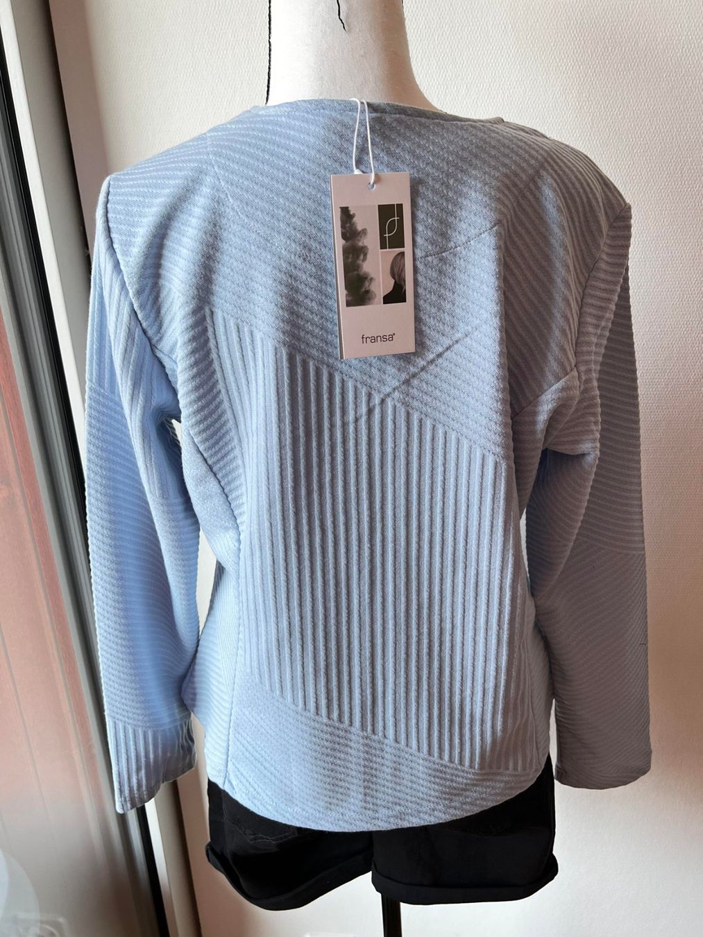 Chemisiers: Neue Bluse M – Neuf avec emballage d'origine à Riehen par edu_92w7
