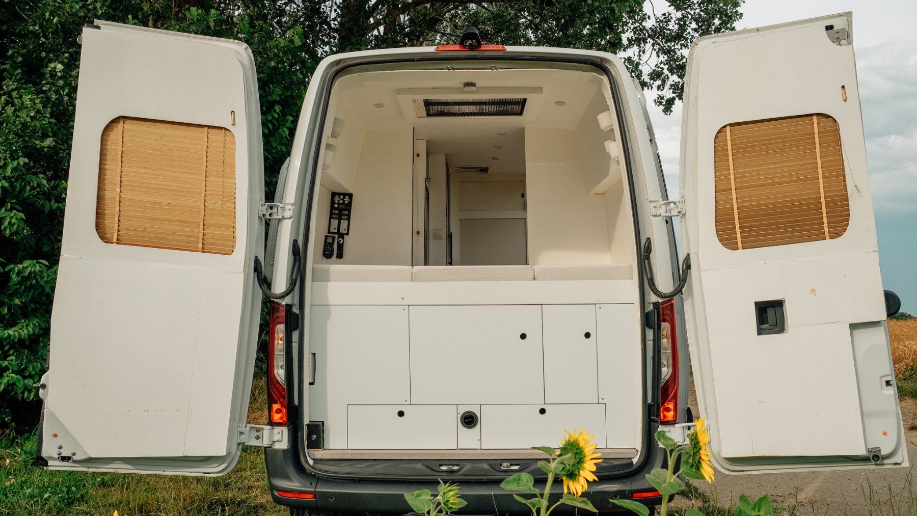 Mercedes-Benz Camping Fahrzeuge: Luxus Camper Neuer Sprinter W907: Autark Campen, Remote Work – Gebraucht aus Bern von wizotime 4