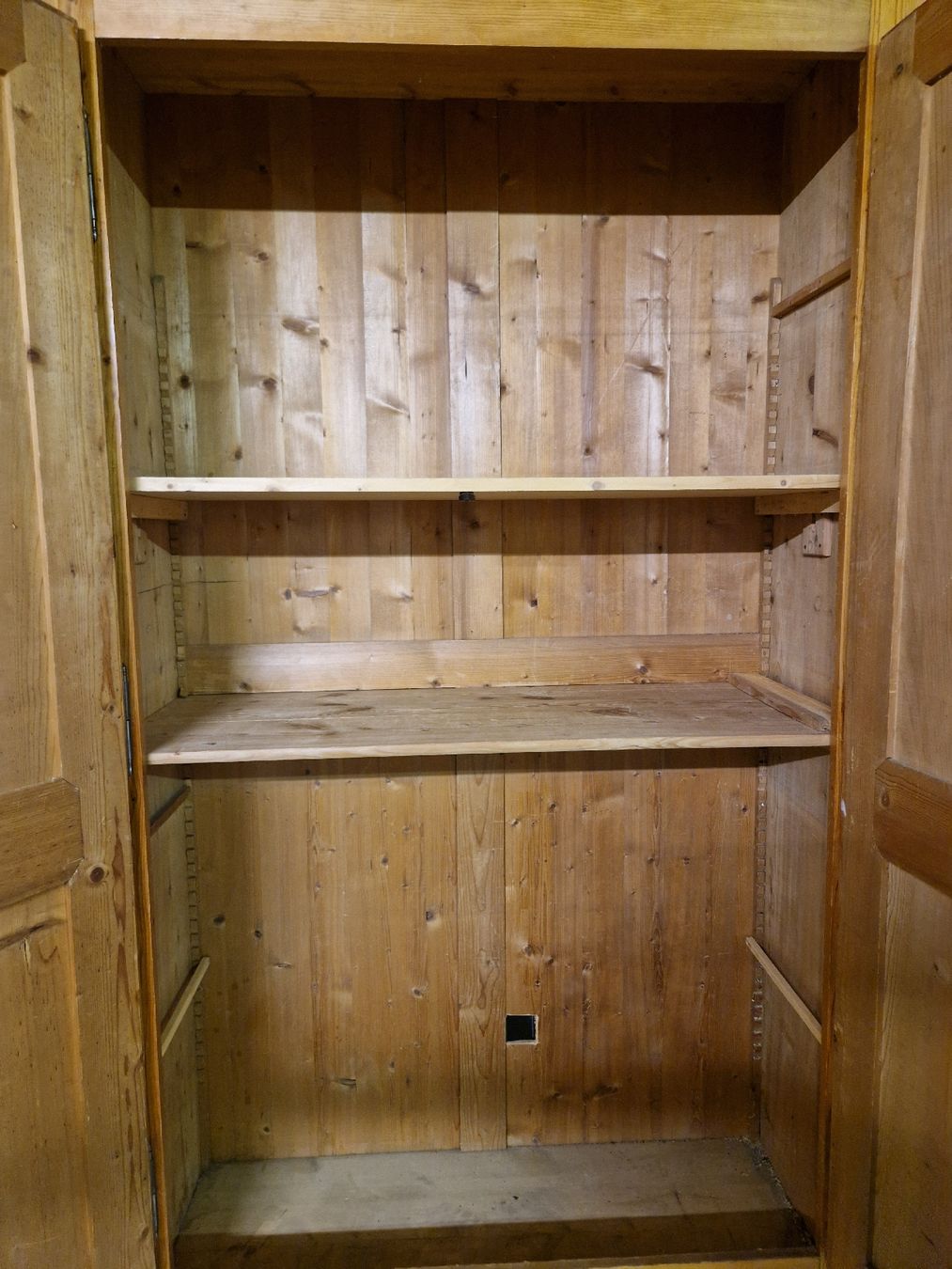 Armadi: Grande armoire Fribourgeoise – Usato da Rueyres-Treyfayes venduto da EmileP8992 2