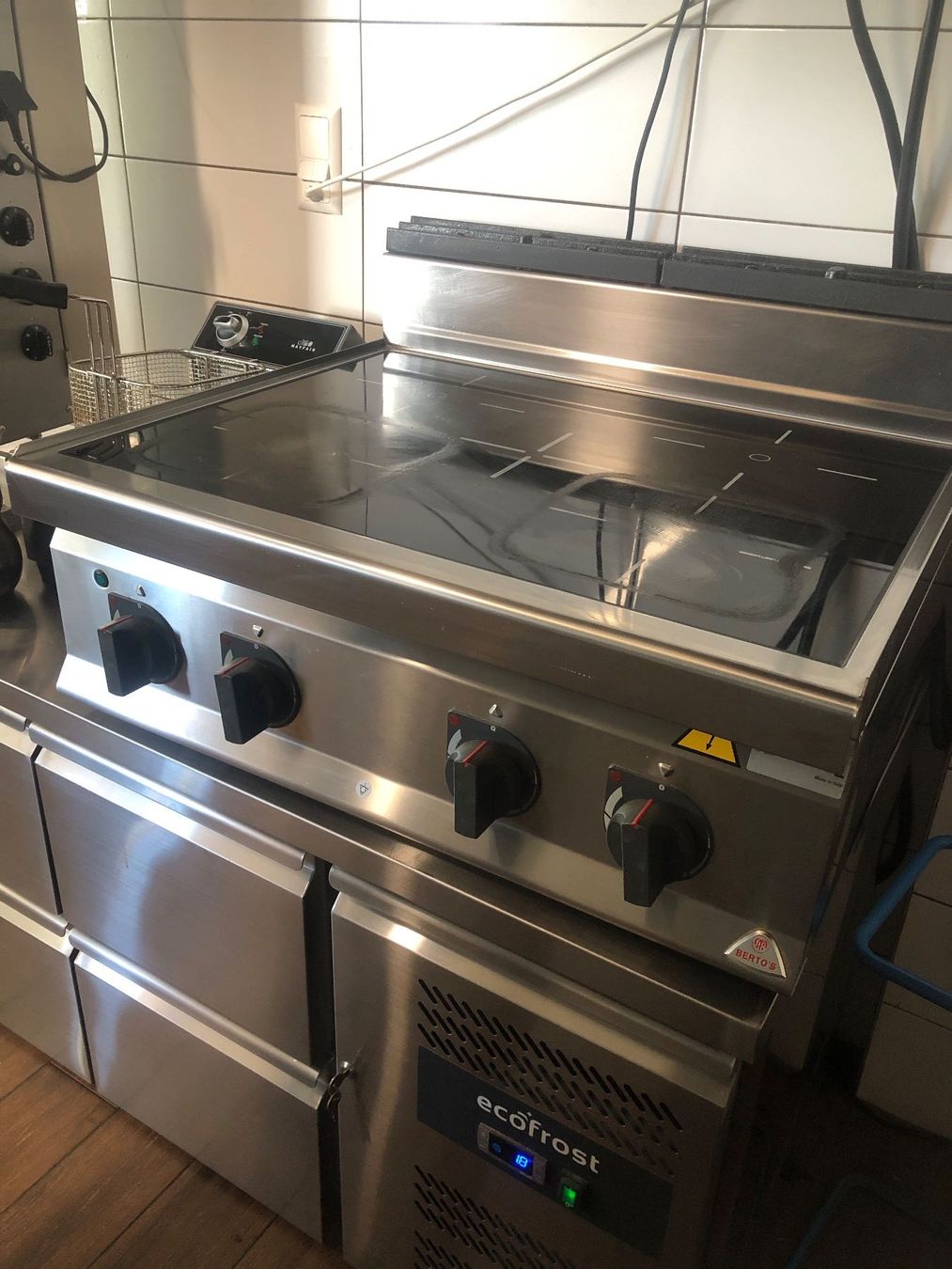 Elettrodomestici da cucina: Profi Kochherd EcoFrost - 4Kochzonen - Schnäpp... – Usato da Jonen venduto da inf_29n9