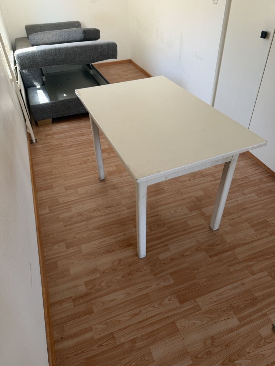 Scrivanie: White Extendable Table Dining Furniture Used Condition – Usato da St. Gallen venduto da sof_68fx
