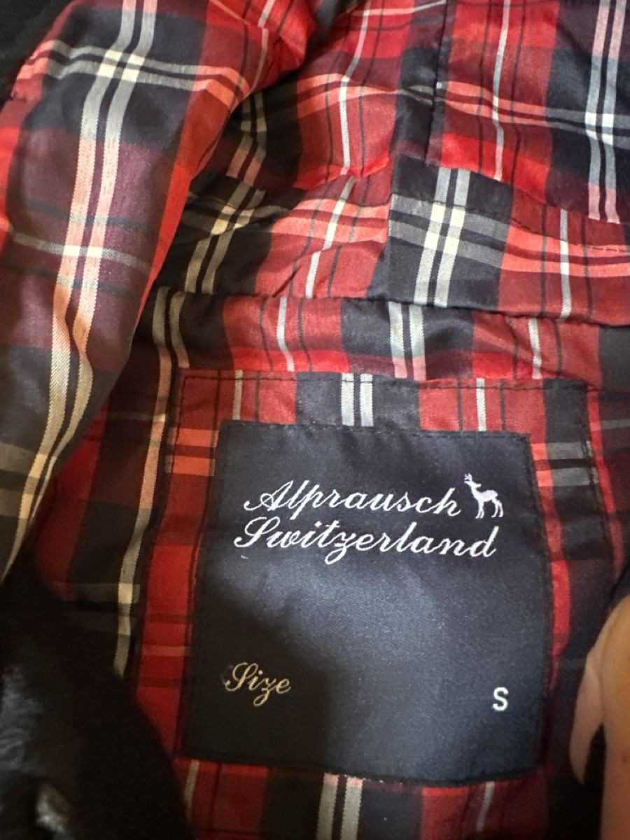 Alprausch Vestes: Wunderschöne Alprausch Winterjacke Grösse S – D'occasion à Trimmis par vai_9qzr 2