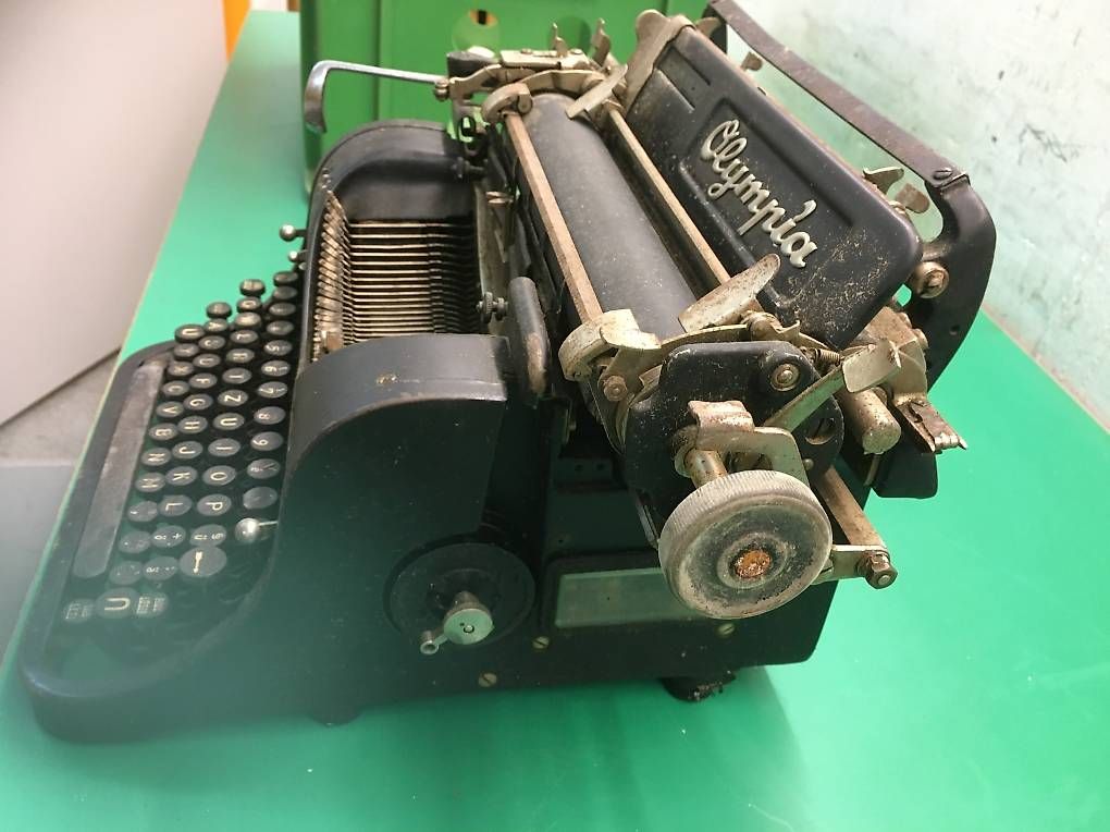 Macchine da scrivere: Schreibmaschine – Usato da Chur venduto da Tamaro1 1