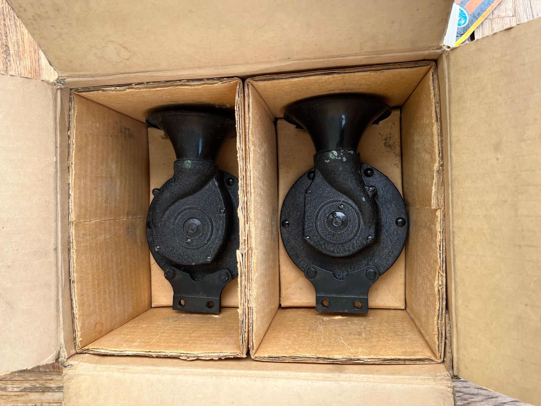 Lucas Tutti pezzi di ricambio auto: Lucas Windtone Hörner WT29 – Nuovo (secondo la descrizione) da Sirnach venduto da oli_82kd 1