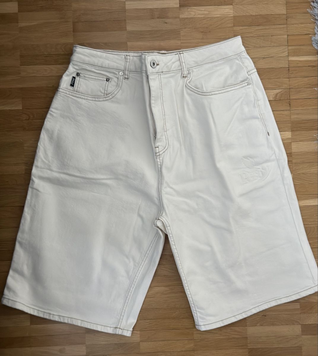 Pantaloni: peso raws shorts creme 28 – Usato da Mammern venduto da elhookador