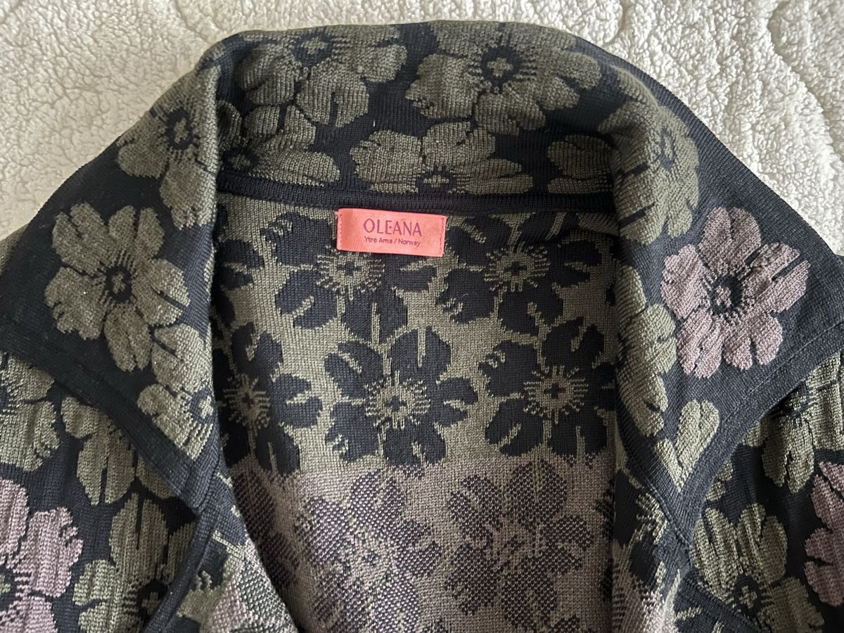 Oleana Giacche: Oleana Strickjacke Grösse S Blumenmuster  – Usato da Uster venduto da Family_Boutique 2