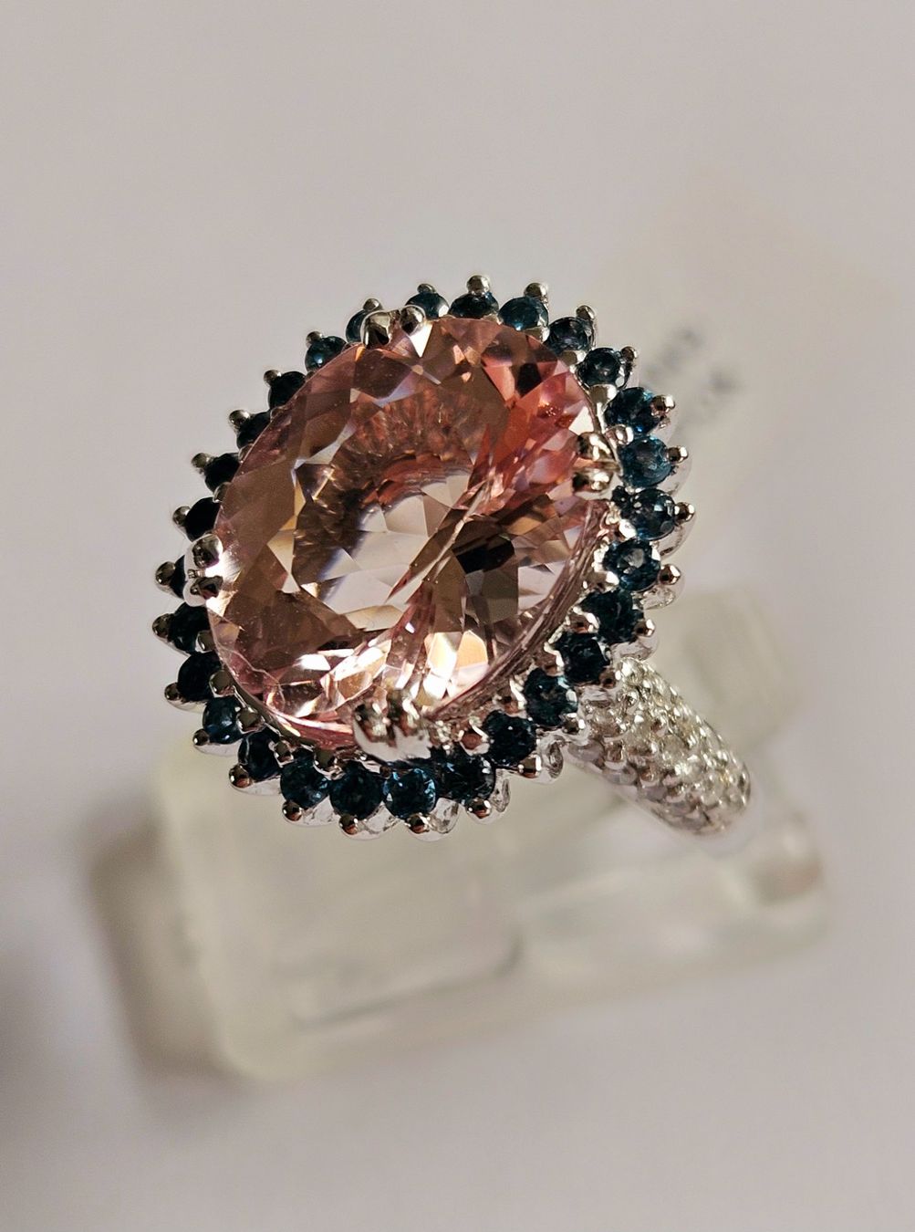 Anelli: Morganit mit blauen Diamanten Fingerring – Nuovo (secondo la descrizione) da Zürich venduto da Benedikt21 1