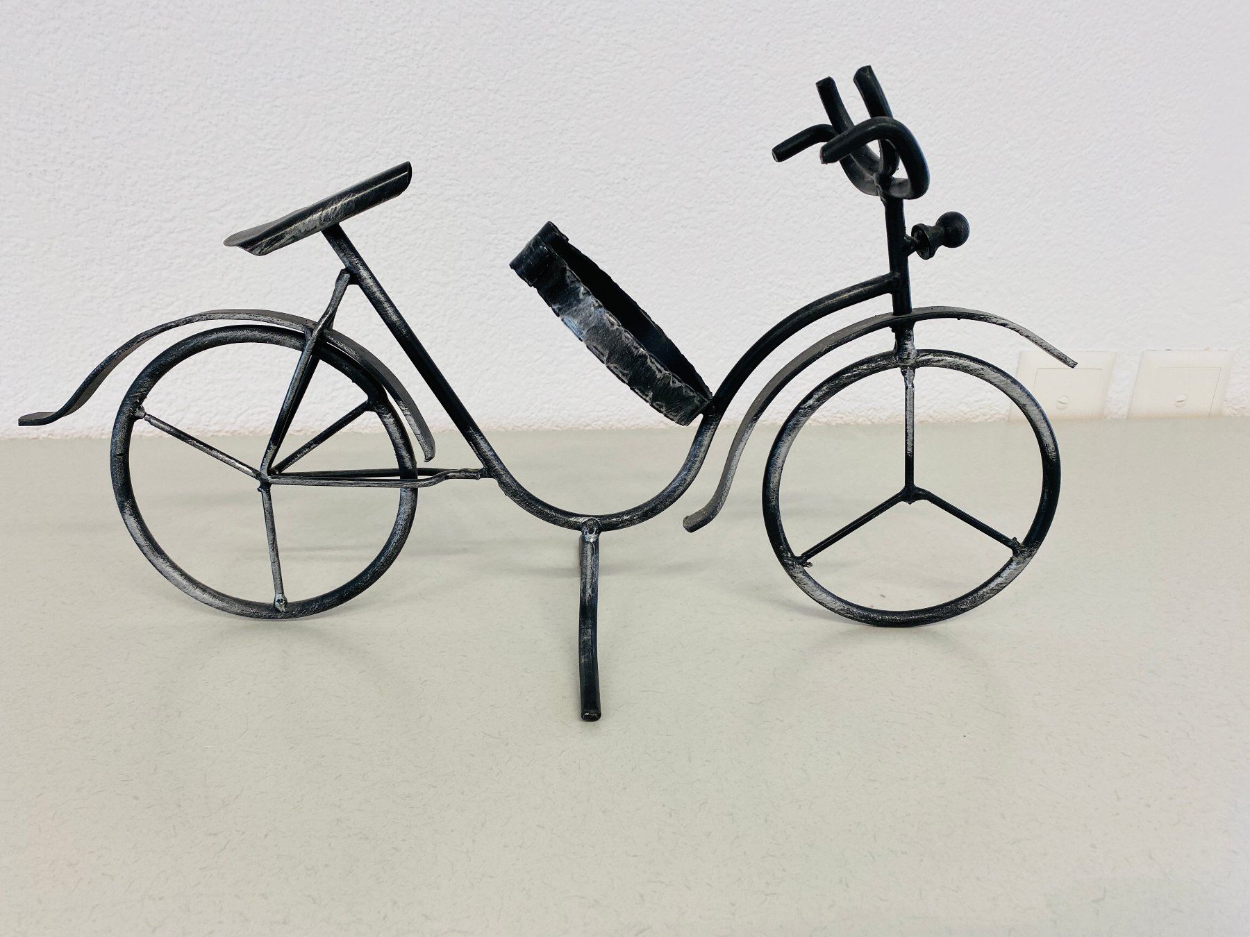 Portabottiglie: Weinflaschenhalter Velo aus Metall – Usato da Niederhelfenschwil venduto da Chleeblatt1938 1