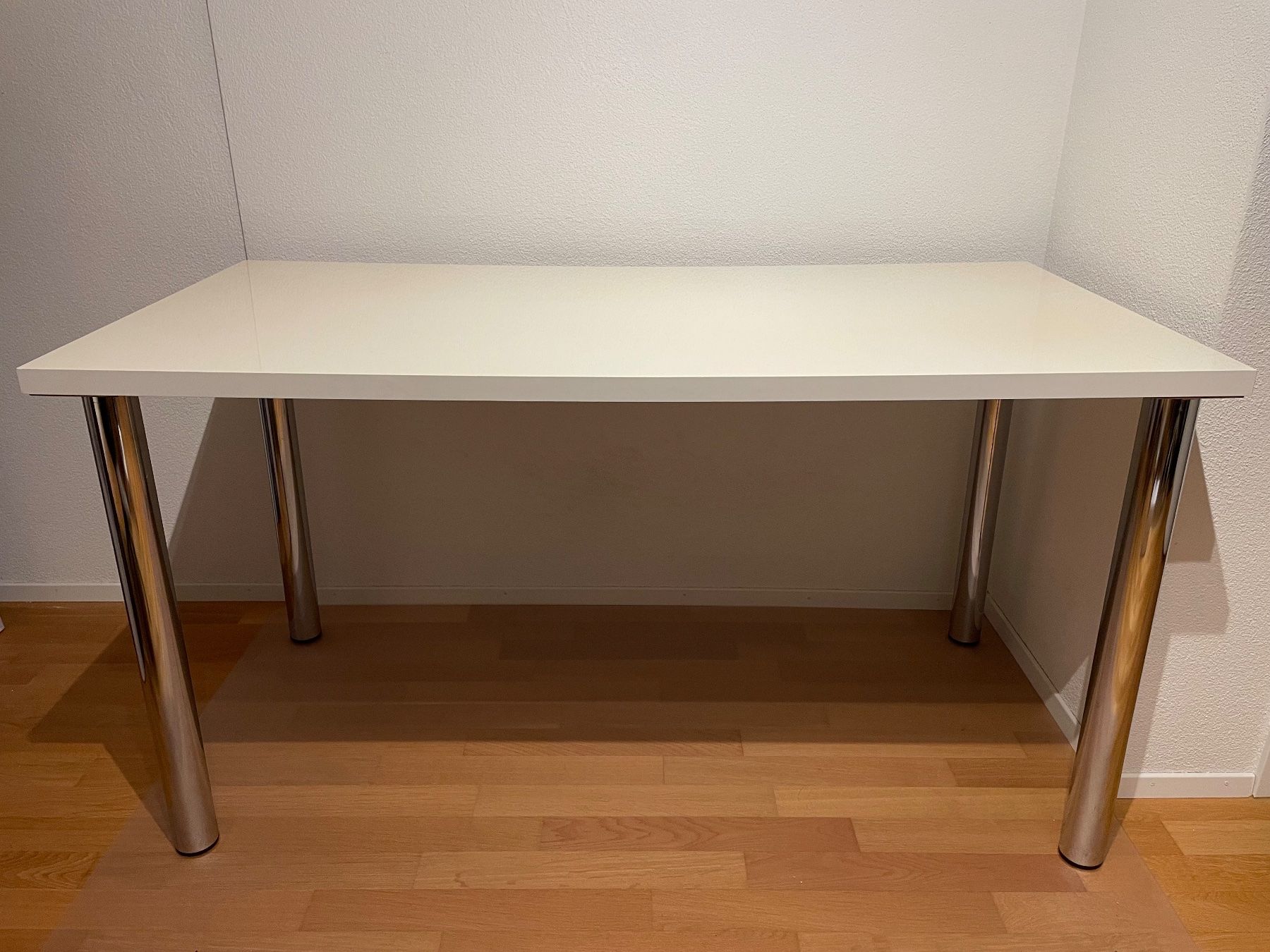 Schreibtische: Bürotisch weiss – Gebraucht aus Jonen von alfombra