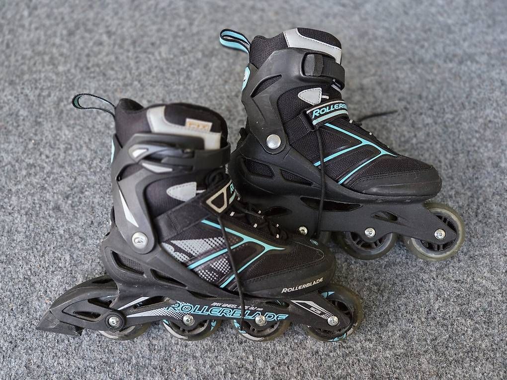 Patins à roul. & inline: Rollerblade / Inlineskates Gr. 40 inkl. Schoner – D'occasion à Rorschach par festiva