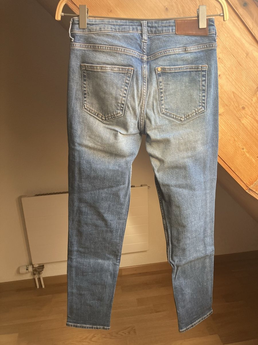 H&M Jeans: blaue Girlfriend-Jeans Gr.24 – Usato da St. Gallen venduto da andreav. 1