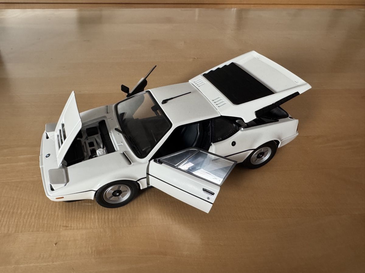 Norev Voitures modèles: Norev BMW M1 1/18 Modellauto Weiss – D'occasion à Ruggell par Forrer1000
