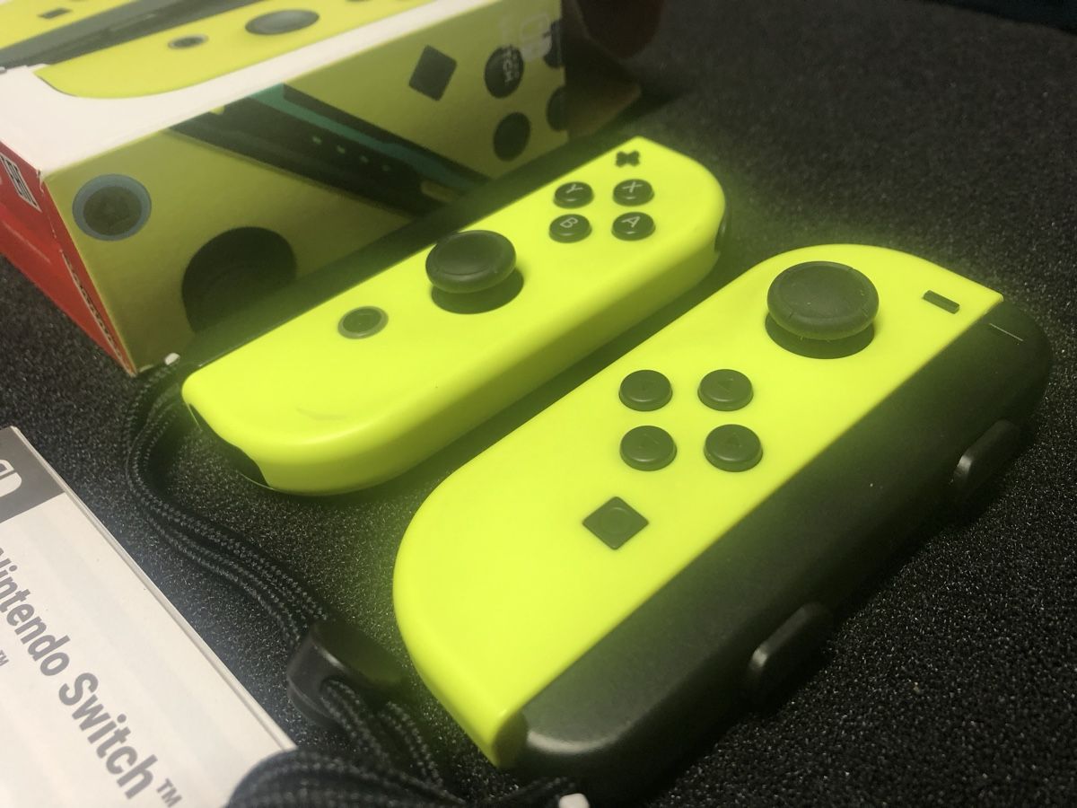 Nintendo Controller: Nintendo Switch Joy-Con Neon Yellow – Nuovo (secondo la descrizione) da Reinach BL venduto da colmarer 2