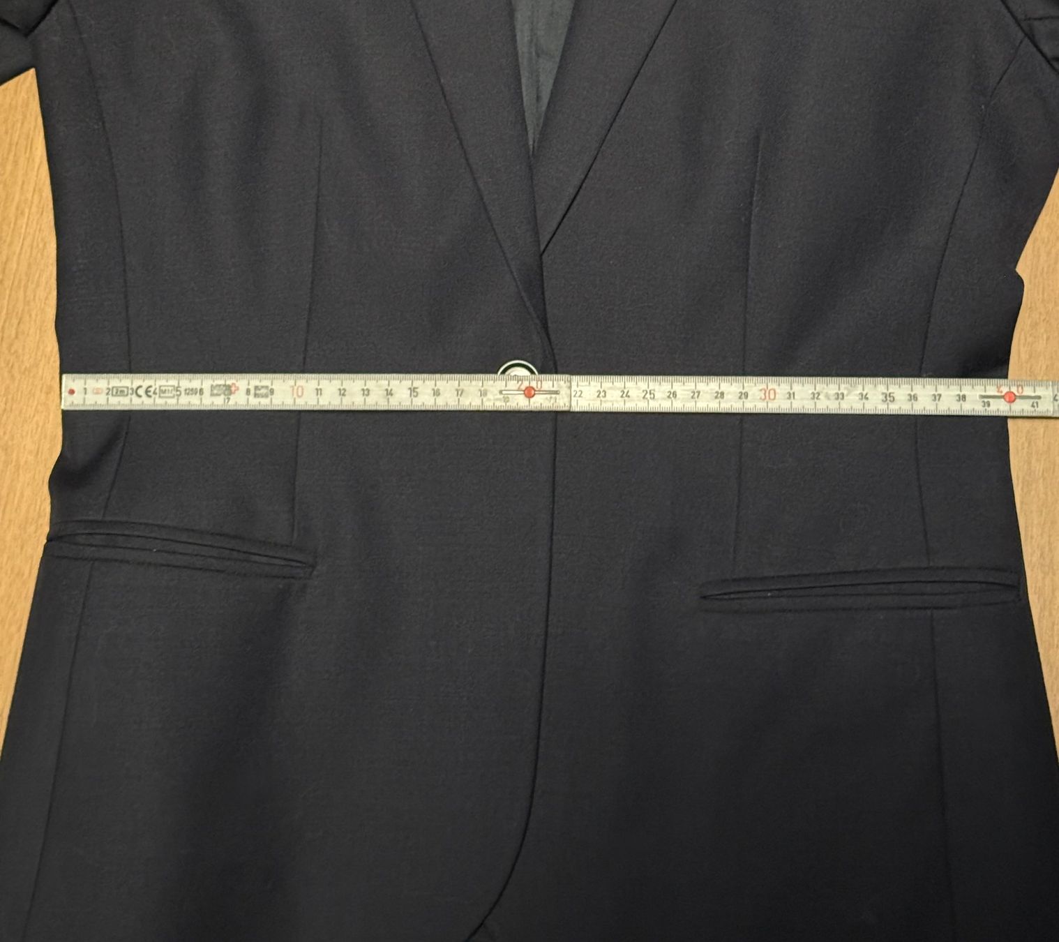 Giacche: Tailor-made blaser with contrasting leather shoulder panel – Usato da St-Sulpice VD venduto da juhdu 6