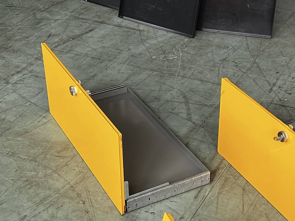 Portes: USM Haller Türe / Auszug – D'occasion à Kreuzlingen par polychromos
