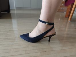 Elegante Absatzschuhe Gr. 40 mit Fesselriemen schwarz