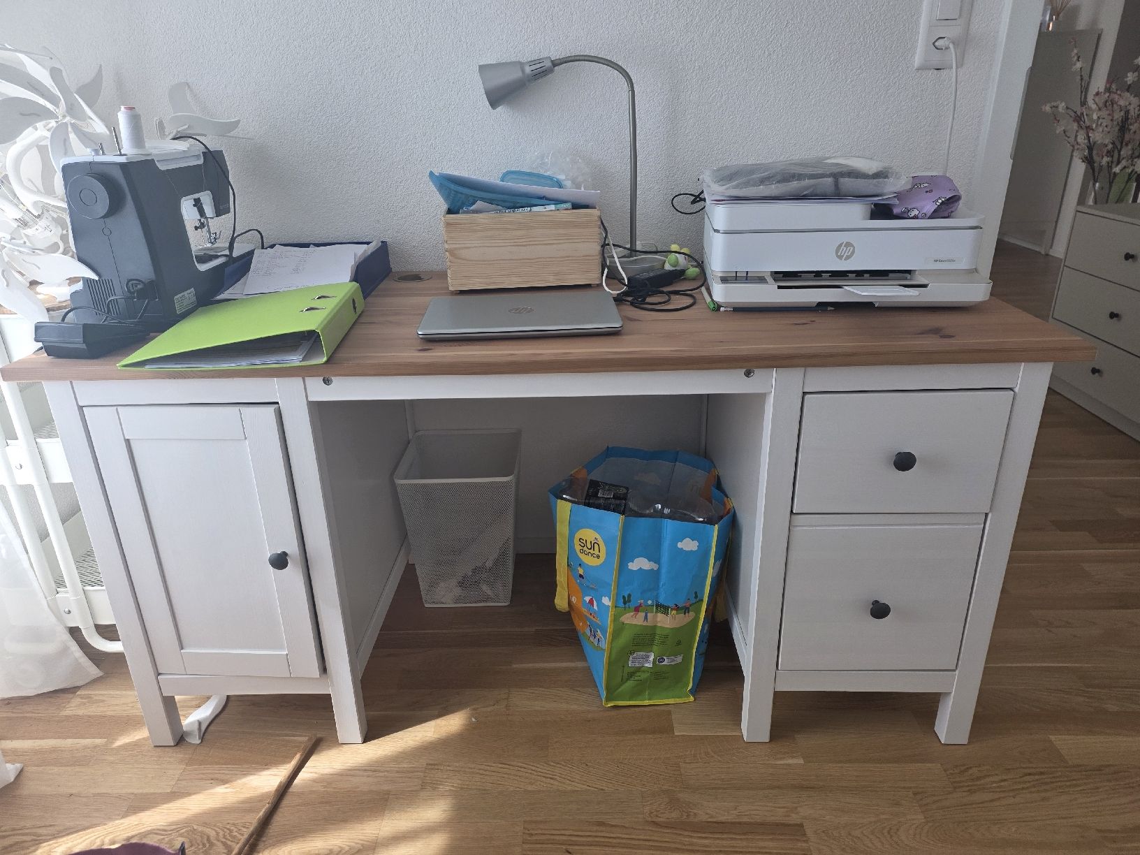 Ikea Scrivanie: Tollter Schreibtisch – Usato da St. Gallen venduto da jes_p9pn 1