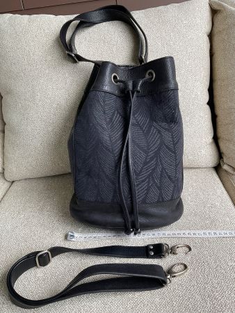 NEISNA Weer Echtleder Beuteltasche (Rucksack) Schwarz