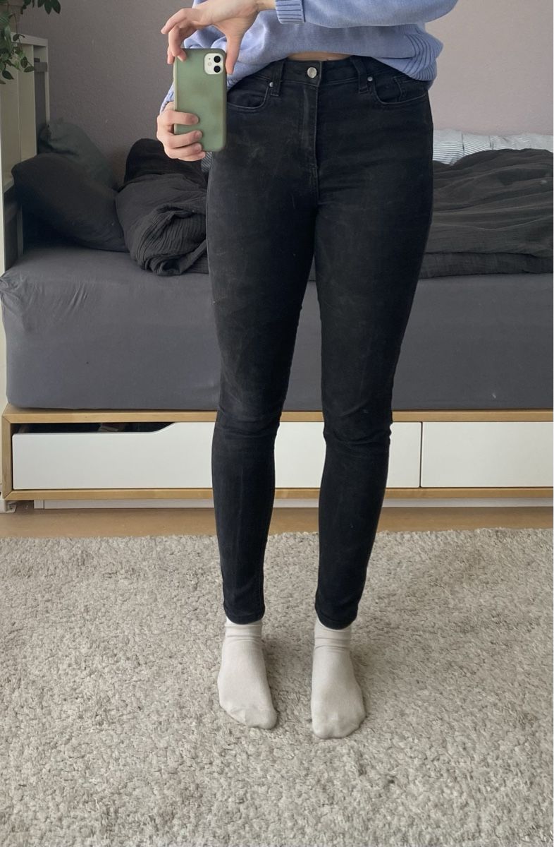 Jeans: schwarze Jeans – Usato da Huttwil venduto da mandala123